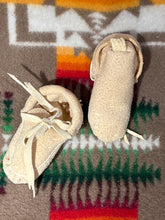 Load image into Gallery viewer, Ojibwe pucker toe Baby moccasins
